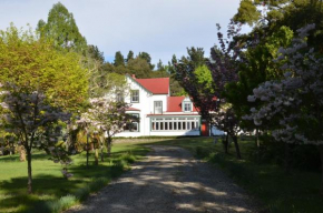 Отель Ashcott Homestead Bed & Breakfast  Такапау